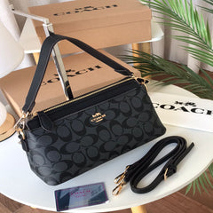 شنطة نسائية من ماركة كوتش COACH