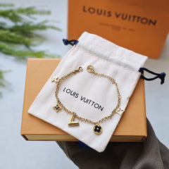 اسوارة انيقة من ماركة الفي LV