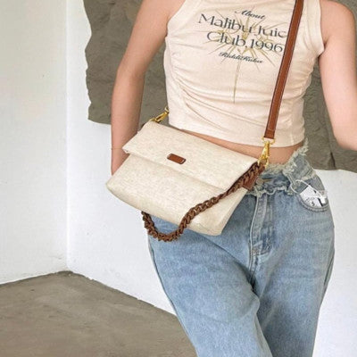 ‎ شنطة نسائية بتصميم أنيق بلون بيج