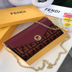 شنطة نسائية من ماركة فندي FENDI