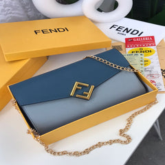 شنطة نسائية من ماركة فندي FENDI