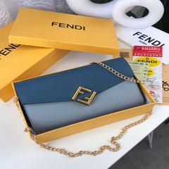 شنطة نسائية من ماركة فندي FENDI