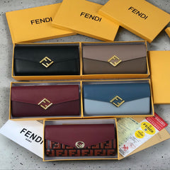 شنطة نسائية من ماركة فندي FENDI