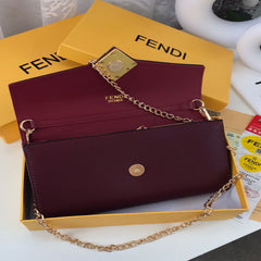شنطة نسائية من ماركة فندي FENDI