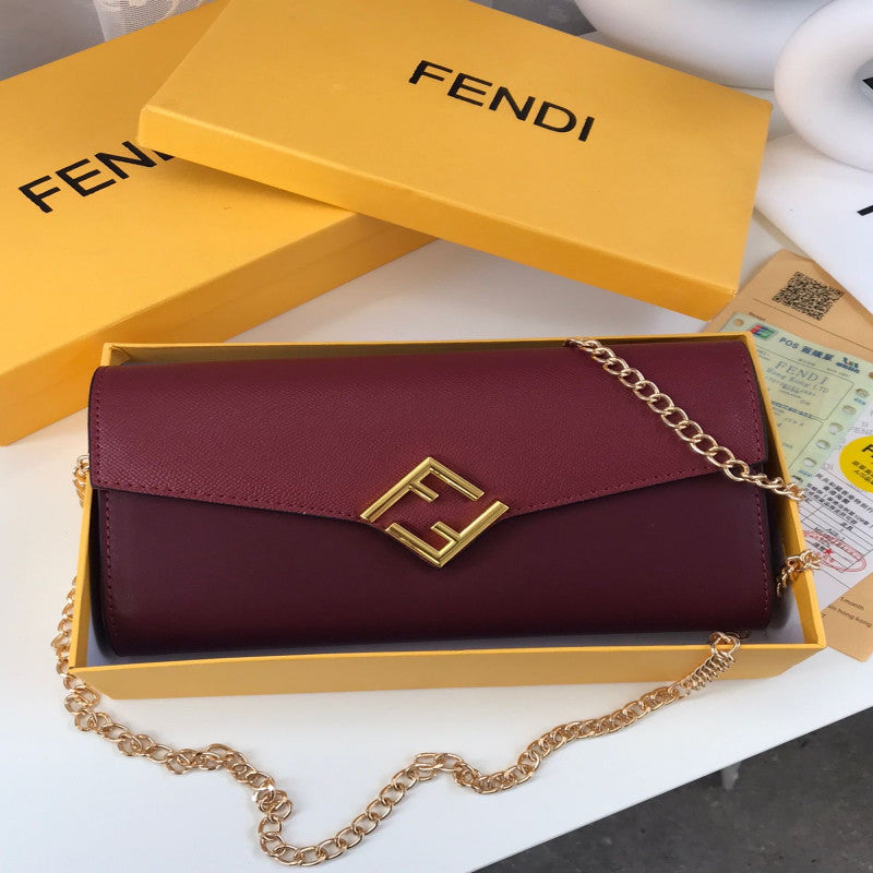شنطة نسائية من ماركة فندي FENDI