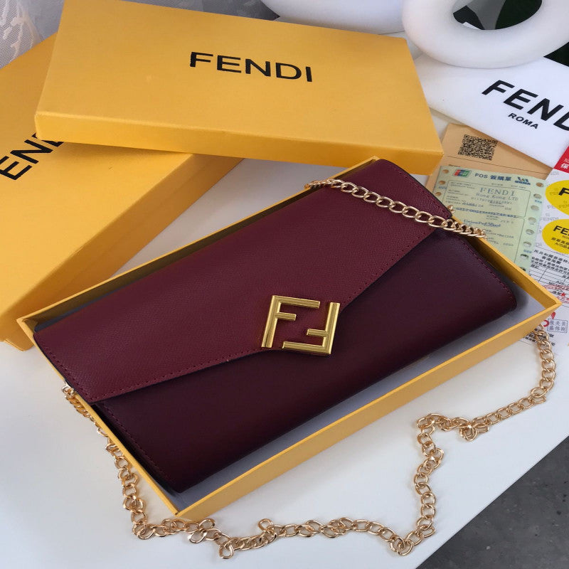 شنطة نسائية من ماركة فندي FENDI