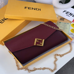 شنطة نسائية من ماركة فندي FENDI
