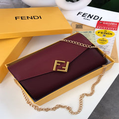 شنطة نسائية من ماركة فندي FENDI