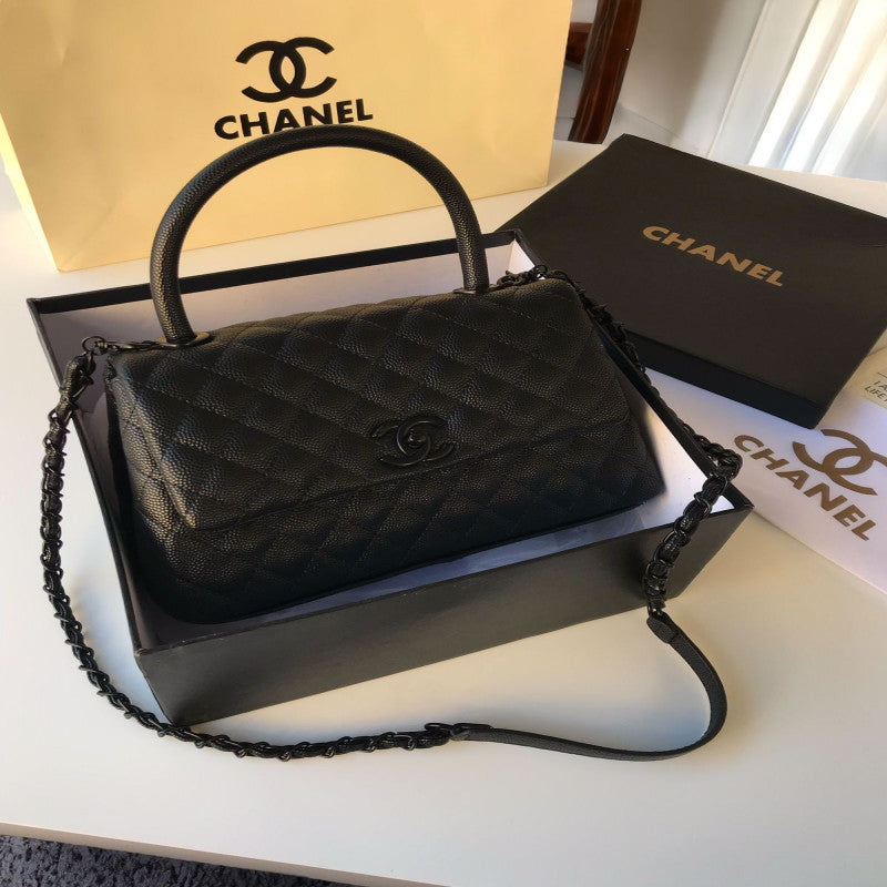 شنطة نسائية انيقة من ماركة شانيل CHANEL