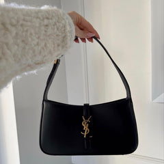 شنطة نسائية من ماركة سان لوران YSL