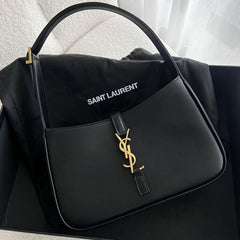 شنطة نسائية من ماركة سان لوران YSL