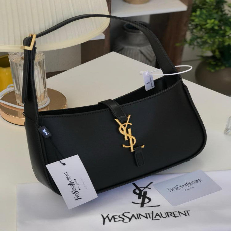 شنطة نسائية من ماركة سان لوران YSL