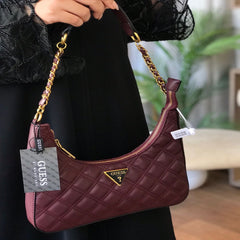 شنطة نسائية من ماركة جيس
