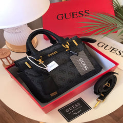 شنطة نسائيه فاخرة من ماركة جيس GUESS