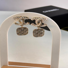 حلق نسائي من ماركة شانيل CHANEL