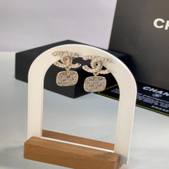 حلق نسائي من ماركة شانيل CHANEL