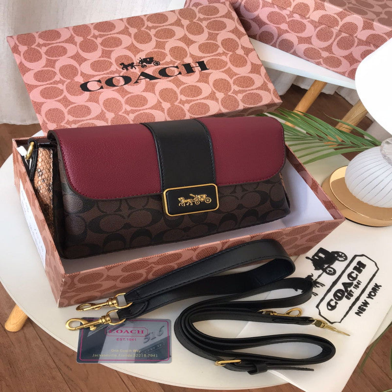 شنطة نسائية من ماركة كوتش COACH